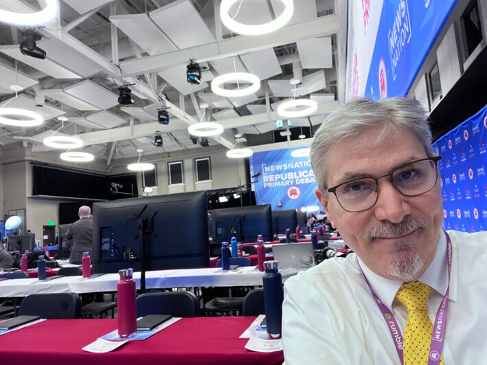 El periodista de The Epoch Times, Lawrence Wilson, se prepara para cubrir el debate de las primarias presidenciales republicanas en la Universidad de Alabama, en Tuscaloosa, el 6 de diciembre de 2023. (Lawrence Wilson/The Epoch Times)