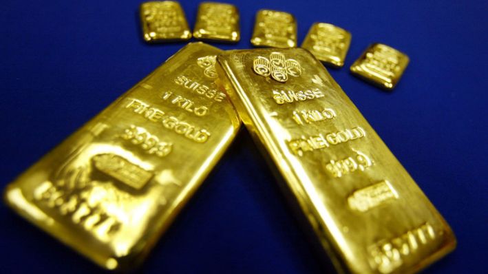  Lingotes de oro a la venta en Manfra, Tordella and Brookes, Inc. el 9 de enero de 2003 en Nueva York.  El oro ha subido un 33.14 por ciento en lo que va de año, superando al S&P 500, que ha subido un 20.10 por ciento en el mismo período.  (Mario Tama/Getty Images) 