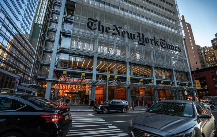 El edificio del New York Times en la ciudad de Nueva York, el 5 de febrero de 2024. (Samira Bouaou/The Epoch Times)