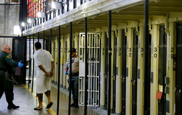 Fotografía de archivo de un recluso en la prisión estatal de San Quentin, en California, el 13 de marzo de 2019. (Eric Risberg/AP)