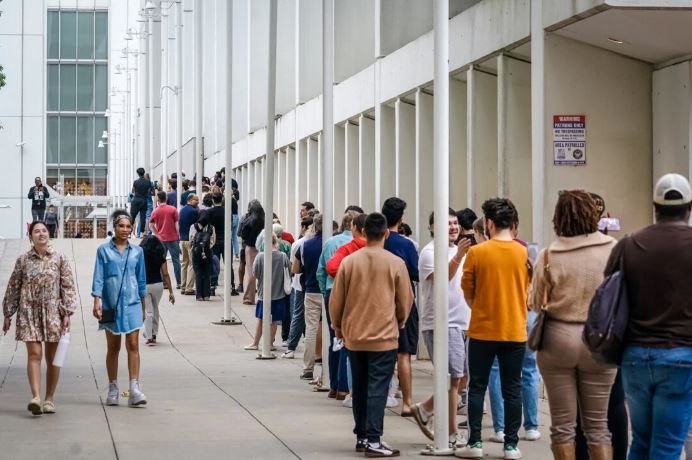 Votantes de Estados Unidos describen sus variados sentimientos sobre la jornada electoral