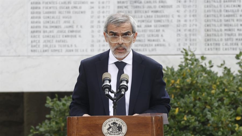 Fotografía de archivo del pasado 30 de agosto del subsecretario del Interior, Luis Cordero, durante una ceremonia en Santiago (Chile). EFE/ Elvis González