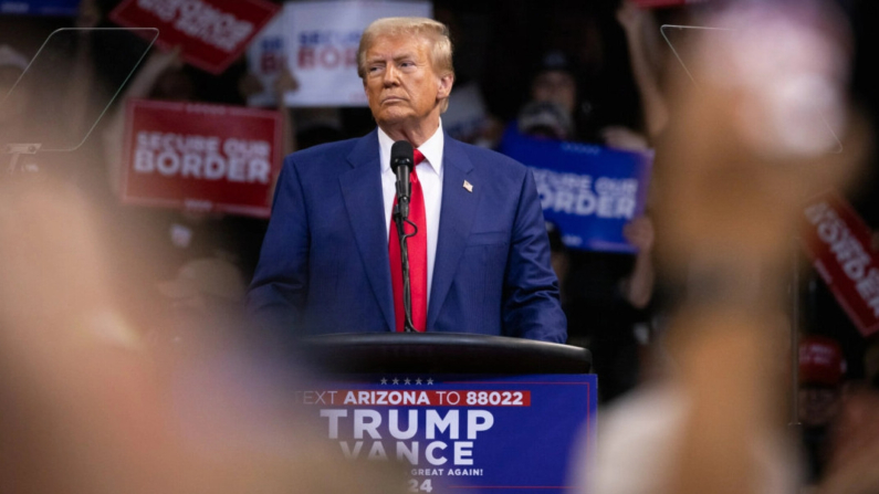 El candidato presidencial republicano, el expresidente Donald Trump, se dirige a sus seguidores en Prescott Valley, Arizona, el 13 de octubre de 2024. 
(John Fredricks/The Epoch Times)