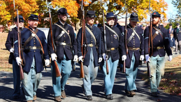 Restos de casi 30 veteranos de la Guerra Civil hallados en el almacén de una funeraria, fueron enterrados