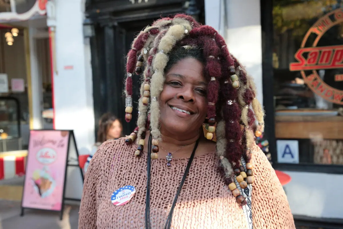 Cheri Jackson, actriz y maestra de Queens, Nueva York, el 5 de noviembre de 2024. (Richard Moore/The Epoch Times)