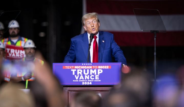 El expresidente y candidato presidencial para 2024 Donald Trump habla en Potterville, Michigan, el 29 de agosto de 2024. (John Fredricks/The Epoch Times)