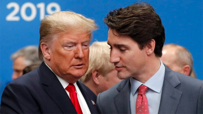 El presidente de Estados Unidos, Donald Trump, y el primer ministro canadiense, Justin Trudeau, se dan la mano antes de una reunión de la mesa redonda de la OTAN en Watford, Hertfordshire, Inglaterra, el 4 de diciembre de 2019. (AP Photo/Frank Augstein)