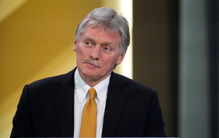 El portavoz del Kremlin, Dmitry Peskov, en la sala de exposiciones Gostiny Dvor, en el centro de Moscú, Rusia, el 14 de diciembre de 2023. (Alexander Zemlianichenko/AFP vía Getty Images)