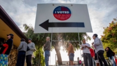 Demócrata Mike Levin lidera reñida carrera por la Cámara de California