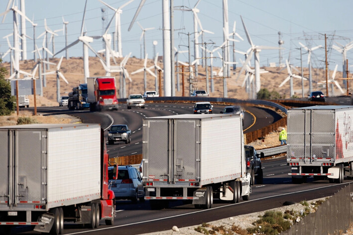 Molinos de viento en alta mar y acuerdos climáticos de París, en la lista de recortes de Trump del primer día