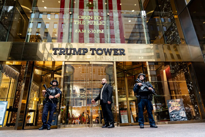 Seguridad frente a la Torre Trump en Nueva York, el 26 de septiembre de 2024. (Samira Bouaou/The Epoch Times)