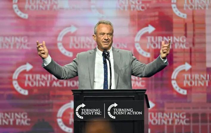 Robert Kennedy, Jr. habla en un mitin de Turning Point PAC y Turning Point Action, en Duluth, Georgia, el 23 de octubre de 2024. (Jim Blackburn/The Epoch Times)