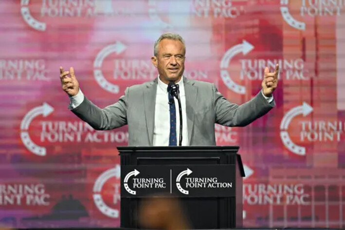 Robert Kennedy, Jr. habla en un mitin de Turning Point PAC y Turning Point Action en Duluth, Georgia, el 23 de octubre de 2024. (Jim Blackburn/The Epoch Times)