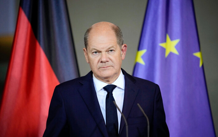 El canciller alemán Olaf Scholz asiste a una conferencia de prensa conjunta con el secretario general de la OTAN, Mark Rutte, en la cancillería en Berlín, el 4 de noviembre de 2024. (Ebrahim Noroozi/AP Photo)