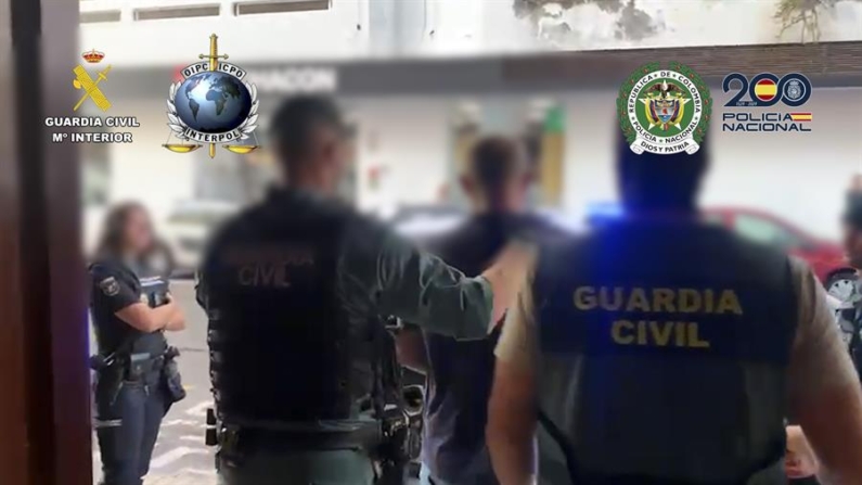 Las policías española y colombiana desarticularon una organización criminal de origen colombiano dedicada al tráfico de mujeres con fines de explotación sexual, en una operación conjunta en dos localidades españolas en la que fueron detenidas 18 personas y liberadas otras tantas víctimas. EFE/ Guardia Civil/Policía Nacional