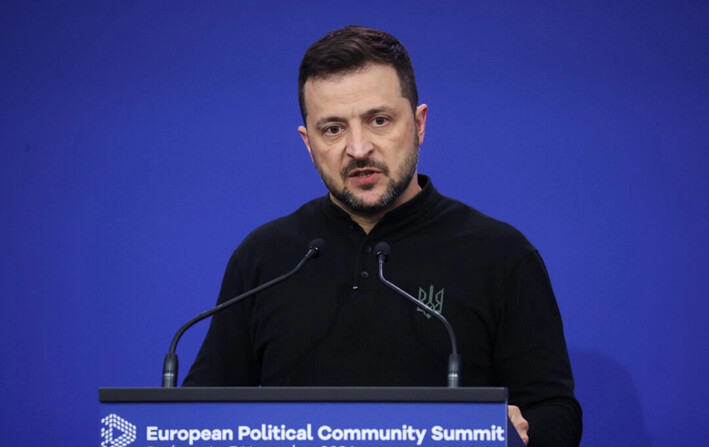 El presidente de Ucrania, Volodimir Zelenski, habla en una conferencia de prensa durante la Cumbre de la Comunidad Política Europea, en Budapest, Hungría, el 7 de noviembre de 2024. (Bernadett Szabo/Reuters)