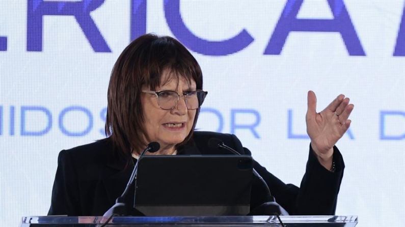 La ministra de Seguridad de Argentina, Patricia Bullrich, habla durante el Foro América Libre, el 8 de noviembre de 2024 en Ciudad de México (México). EFE/José Méndez