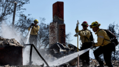 Autoridades del sur de California luchan por controlar el incendio Mountain