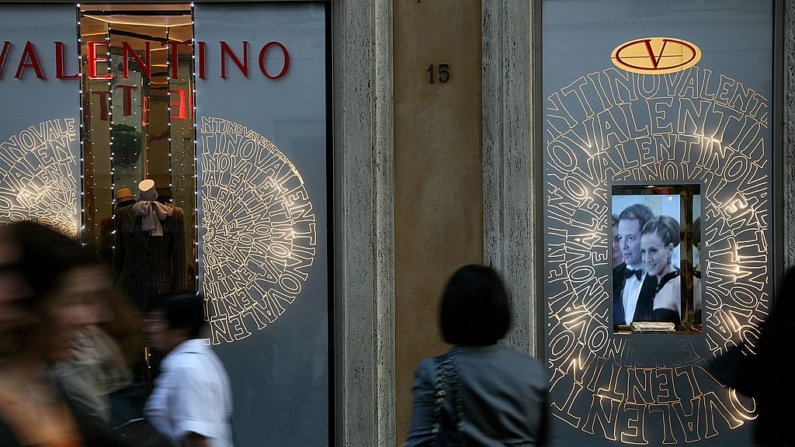 La boutique de Valentino muestra su testimonio en la famosa Via Condotti de Roma el 16 de octubre de 2007 en Roma, Italia. (Franco Origlia/Getty Images)