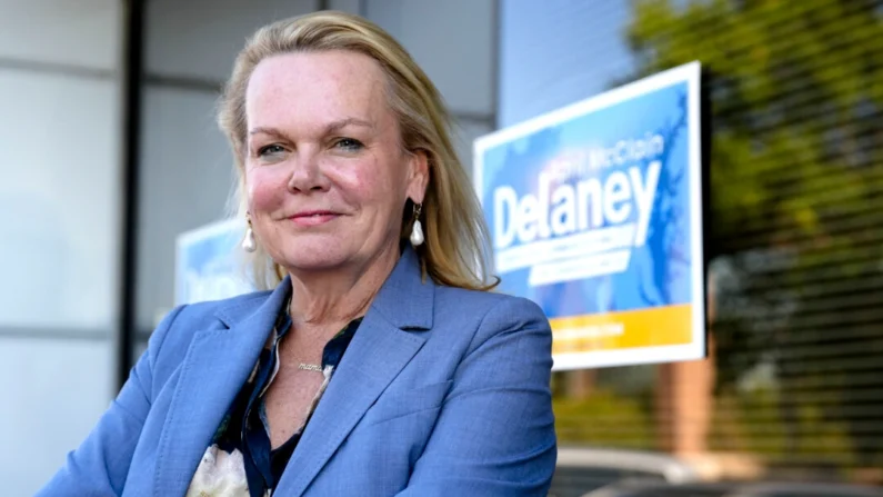 April McClain-Delaney, candidata demócrata al Distrito 6 del Congreso de Maryland, posa para un retrato en Gaithersburg, Md., el 10 de octubre de 2024. (Stephanie Scarbrough/AP)