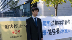 La policía china detiene a una practicante de Falun Gong; su hijo pide ayuda en Japón