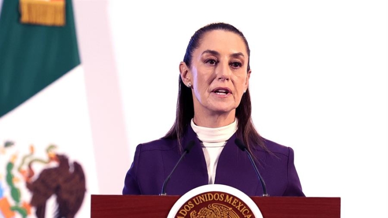 La presidenta de México, Claudia Sheinbaum, participa durante su conferencia de prensa matutina el 11 de noviembre de 2024, en Palacio Nacional de Ciudad de México (México). EFE/José Méndez