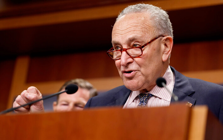 El líder de la mayoría del Senado, Chuck Schumer (D-N.Y.), habla durante una conferencia de prensa en el Capitolio de Estados Unidos, en Washington, el 19 de septiembre de 2024. (Anna Moneymaker/Getty Images)