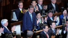 Shigeru Ishiba sigue al mando como primer ministro de Japón tras derrotar al líder de oposición