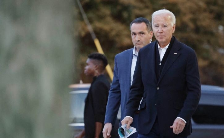 El presidente Joe Biden sale de una iglesia en Rehoboth Beach, Delaware, el 9 de noviembre de 2024. (Ting Shen/AFP vía Getty Images)