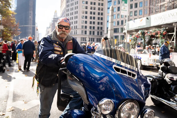 El veterano de Vietnam Anthony Leto en el 105.° desfile anual del Día de los Veteranos, en Nueva York, el 11 de noviembre de 2024. (Samira Bouaou/The Epoch Times)