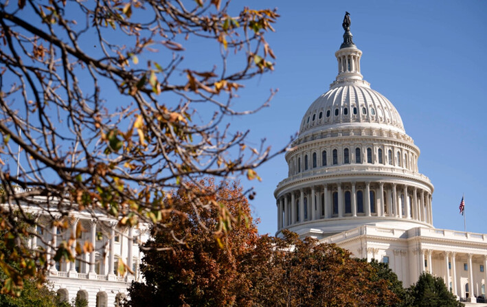 El edificio del Capitolio de Estados Unidos durante el otoño, en Washington, el 23 de octubre de 2024. (Madalina Vasiliu/The Epoch Times)