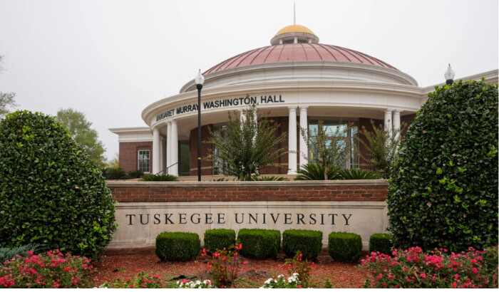 La entrada a la Universidad de Tuskegee en Tuskegee, Alabama, el 11 de noviembre de 2024. (Mike Stewart/AP Photo)