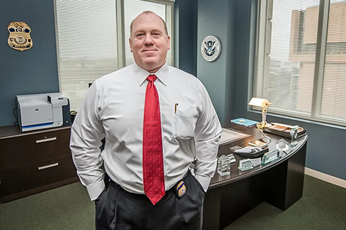 Tom Homan se convirtió en el director interino de ICE el 30 de enero de 2019, después de que su predecesor renunciara. (Servicio de Inmigración y Control de Aduanas de Estados Unidos)