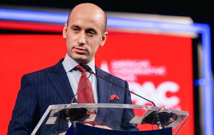 El exasesor principal de la Casa Blanca y director de redacción de discursos, Steven Miller, habla durante la Conferencia de Acción Política Conservadora (CPAC) celebrada en el Hilton Anatole de Dallas, Texas, el 11 de julio de 2021. (Brandon Bell/Getty Images)