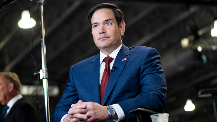 El senador Marco Rubio (R-Fla.) habla con los periodistas en el centro de archivo de medios de comunicación y en la sala de prensa del Centro de Convenciones de Pensilvania antes del debate presidencial entre el candidato republicano, el expresidente Donald J. Trump, y la candidata demócrata, la vicepresidenta Kamala Harris, en Filadelfia, el 10 de septiembre de 2024. (Madalina Vasiliu/The Epoch Times)