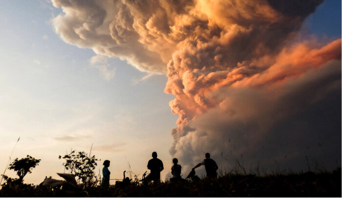 Principales aerolíneas cancelan sus vuelos a Bali tras erupción volcánica