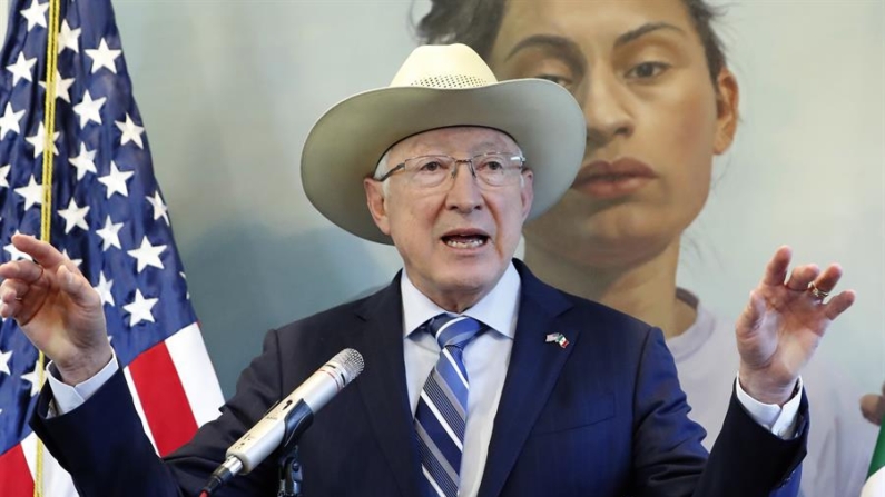 El embajador de Estados Unidos en México, Ken Salazar, habla durante una conferencia de prensa el 13 de noviembre de 2024, en Ciudad de México (México). EFE/ Mario Guzmá