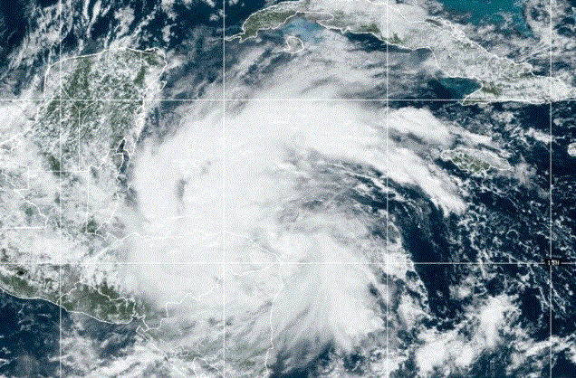 Tormenta tropical Sara toca tierra en Honduras llevando fuertes lluvias a Centroamérica