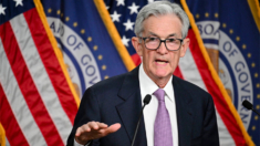 Jerome Powell dice que la Fed no tiene prisa por bajar las tasas de interés