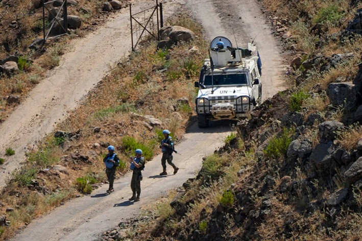 Las fuerzas de paz de la ONU fueron vistas a lo largo del lado libanés de la frontera con Israel el 6 de julio de 2023. (Ariel Schalit/Foto AP)