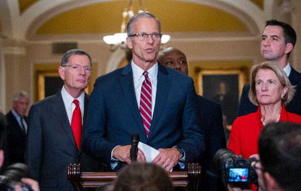 El líder entrante de la mayoría del Senado, el senador John Thune (R-S.D.), tras la elección del liderazgo republicano del Senado en Washington el 13 de noviembre de 2024. (Madalina Vasiliu/The Epoch Times)