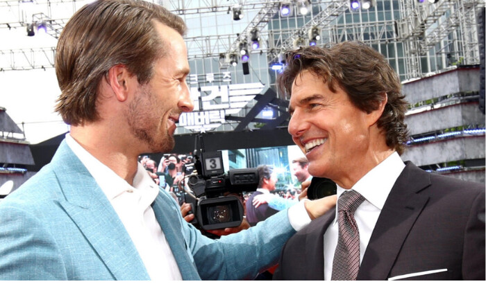 Glen Powell y Tom Cruise asisten a la alfombra roja de Corea del Sur para "Top Gun: Maverick" en el Lotte World de Seúl. (Chung Sung-Jun/Getty Images for Paramount Pictures)