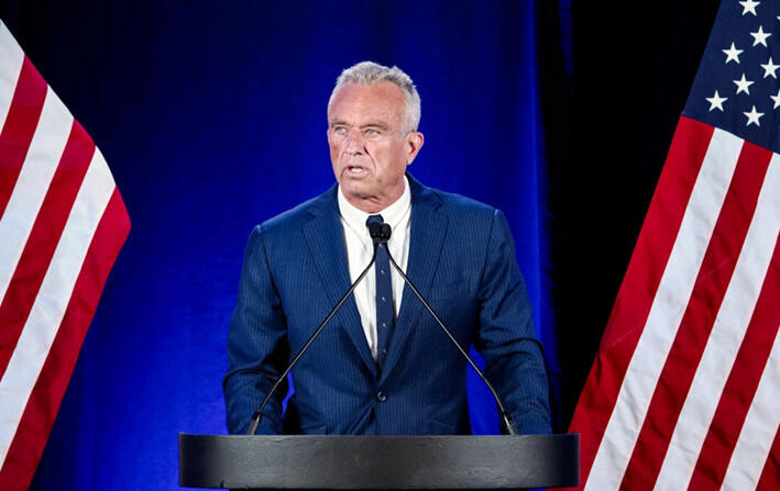 Robert F. Kennedy Jr. habla en Phoenix, el 23 de agosto de 2024. (Olivier Touron/AFP vía Getty Images)