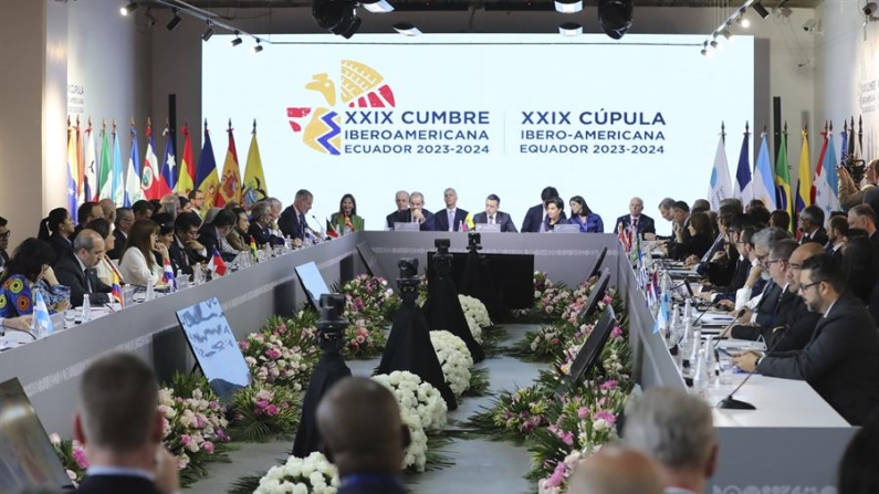 Fotografía de la sesión plenaria de la XXIX Cumbre Iberoamericana el 15 de noviembre de 2024, en el museo Pumapungo en Cuenca (Ecuador). EFE/ José Jácome