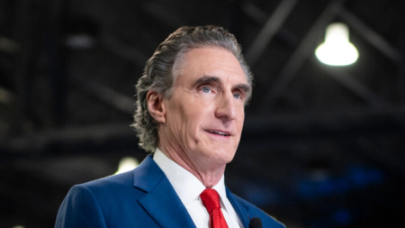 Trump creará el nuevo Consejo Nacional de Energía, dirigido por Doug Burgum