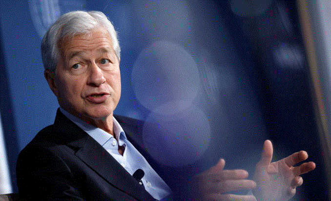 El CEO de JPMorgan Chase, Jamie Dimon, habla en la reunión anual de miembros del Instituto de Finanzas Internacionales en el Edificio Ronald Reagan en Washington el 24 de octubre de 2024. (Kevin Dietsch/Getty Images)