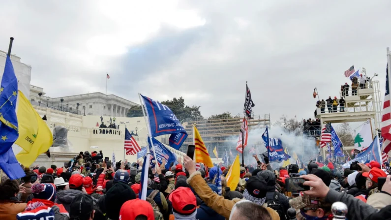 Simpatizantes del presidente Donald Trump protestan en el Capitolio de EE. UU. en Washington el 6 de enero de 2021. (Joseph Prezioso/AFP a través de Getty Images)