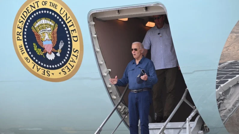 El presidente Joe Biden llega al Aeropuerto Internacional Manaus-Eduardo Gomes en Manaus, Brasil, el 17 de noviembre de 2024, antes de dirigirse a Río de Janeiro para la Cumbre del G20. (Saul Loeb/AFP a través de Getty Images)