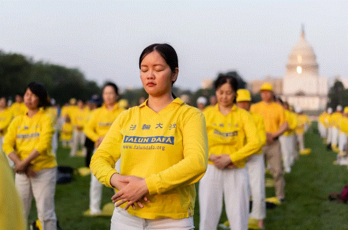 Practicantes de Falun Gong en el National Mall de Washington el 20 de julio de 2023. (Samira Bouaou/The Epoch Times)