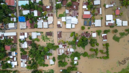 La tormenta tropical Sara se debilita hasta convertirse en depresión tropical tras tocar tierra en Belice